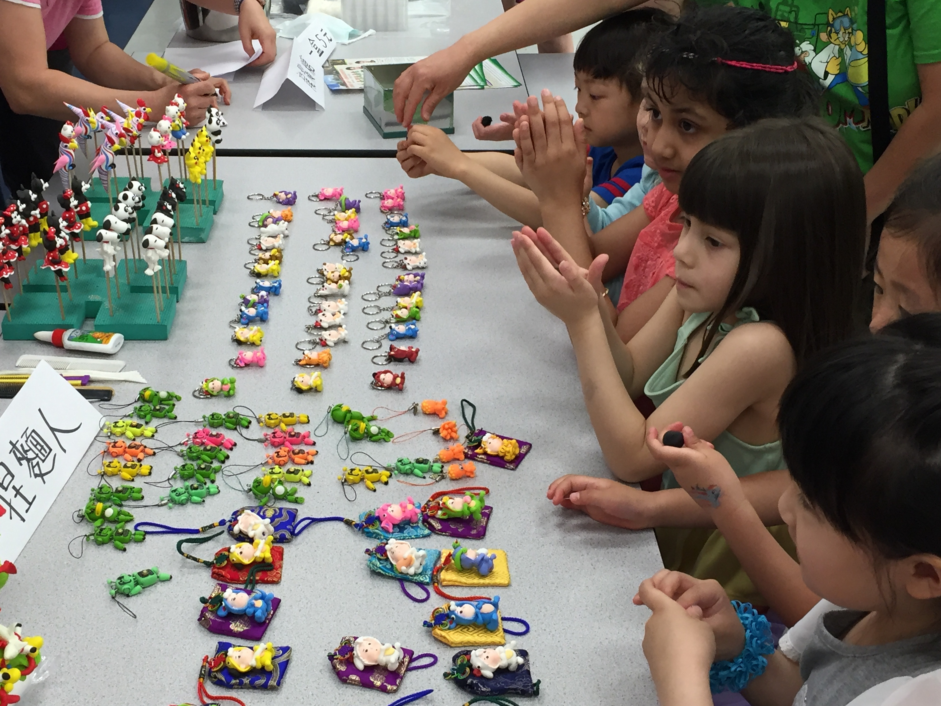 A Taiwanese dough figurine master provides instruction on the art form.